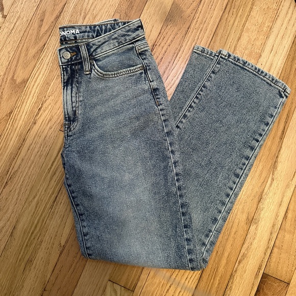 Sonoma Denim - Women’s light wash straight leg jeans 2L